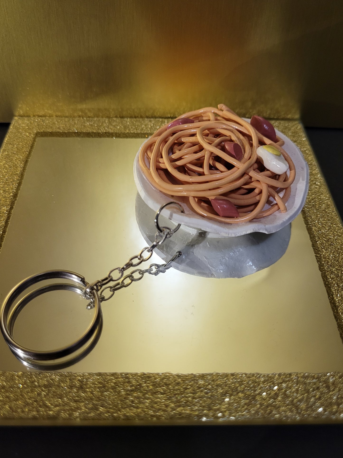 Espageti ak hot dog (Haitian comfort food) Keychain