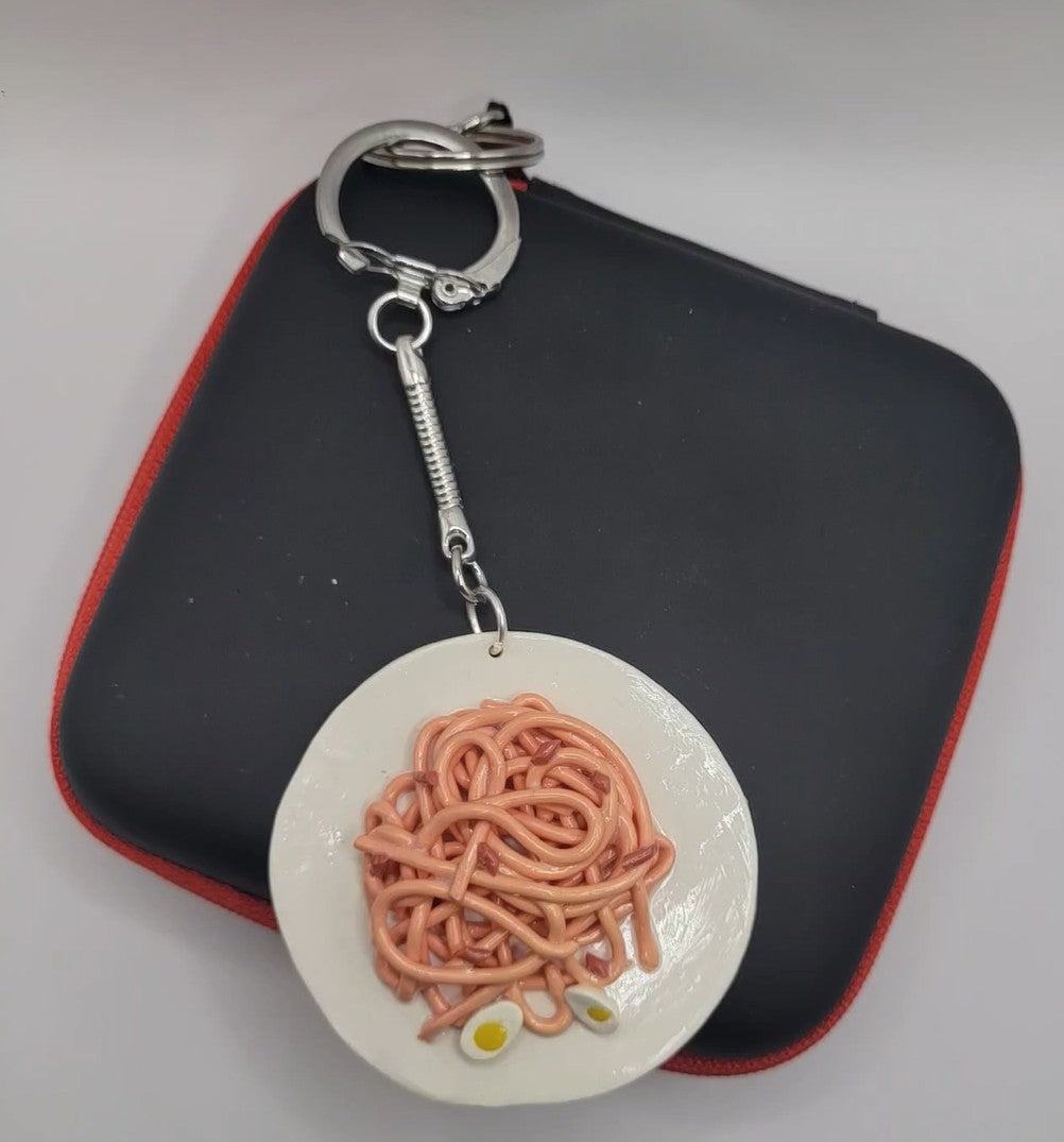 Espageti ak woldog (Spaghetti and hot dogs) Keychain